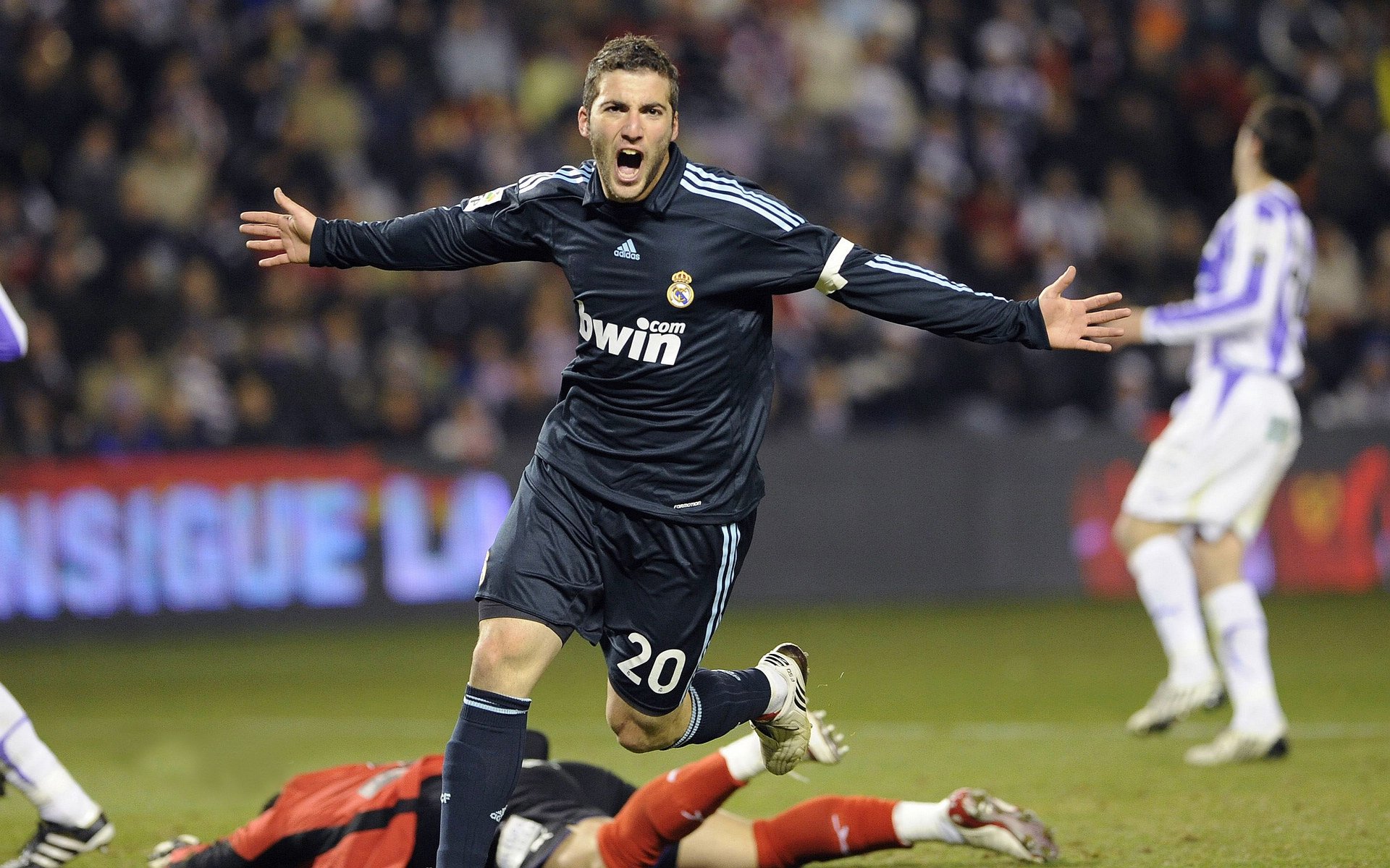 爱游戏体育-世界杯新球衣发布,科技与传统文化融合引话题,2022年世界杯官方球衣